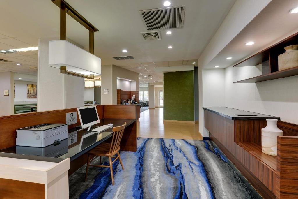 Fairfield Inn and Suites Hutchinson photo
