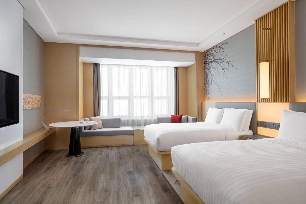Postel nebo postele na pokoji v ubytování Courtyard by Marriott Shanghai Songjiang