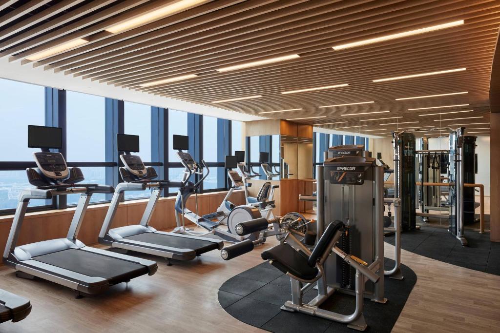 Fitness centrum a/nebo fitness zařízení v ubytování Courtyard by Marriott Shanghai Songjiang