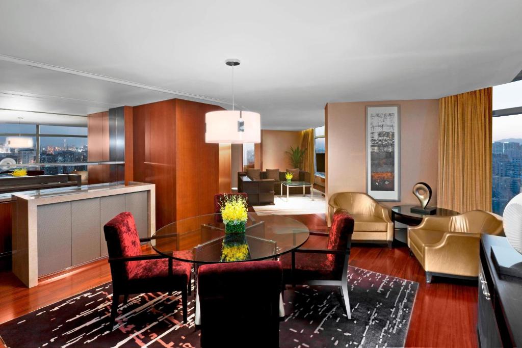 Kuchyň nebo kuchyňský kout v ubytování Sheraton Grand Beijing Dongcheng Hotel