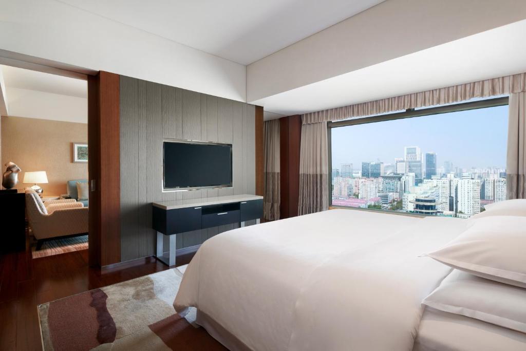 Postel nebo postele na pokoji v ubytování Sheraton Grand Beijing Dongcheng Hotel