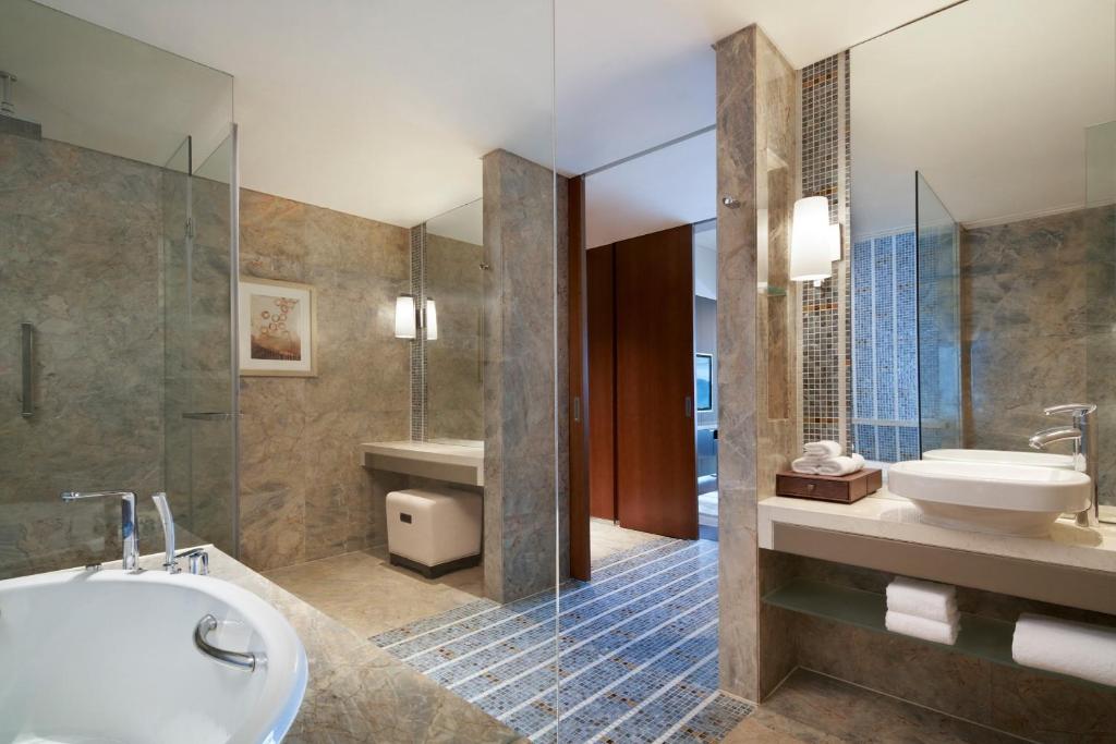 Koupelna v ubytování Sheraton Grand Beijing Dongcheng Hotel