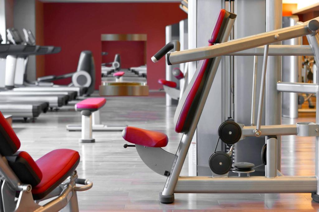 Fitness centrum a/nebo fitness zařízení v ubytování Sheraton Grand Beijing Dongcheng Hotel