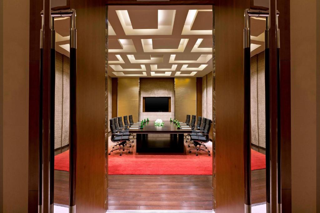 TV a/nebo společenská místnost v ubytování Sheraton Grand Beijing Dongcheng Hotel