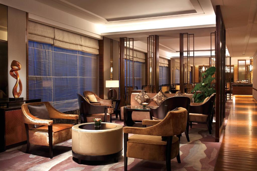 a lobby of a hotel with chairs and tables at Sheraton Hefei Xinzhan Hotel in Hefei