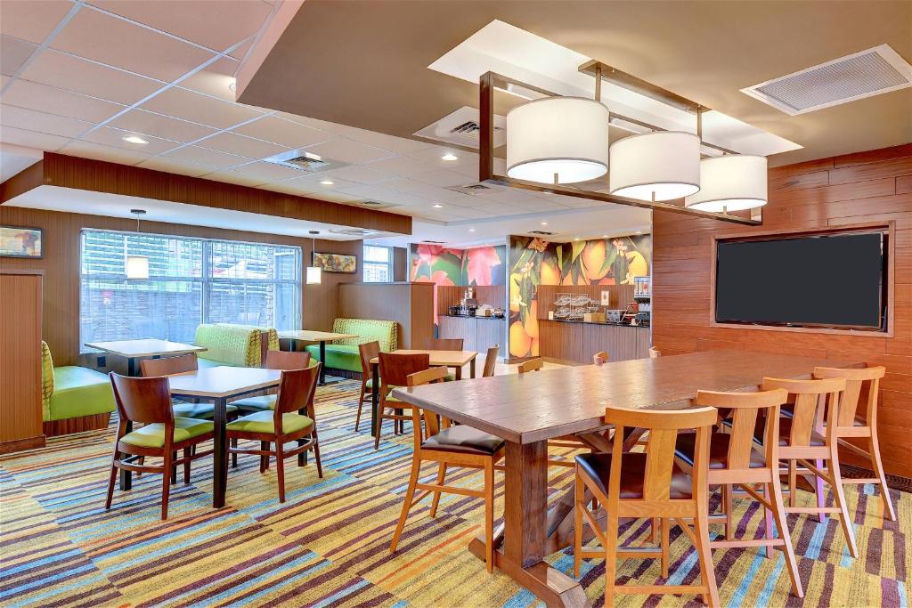 a conference room with a table and chairs and a tv at Fairfield Inn & Suites by Marriott Nashville Downtown-MetroCenter in Nashville