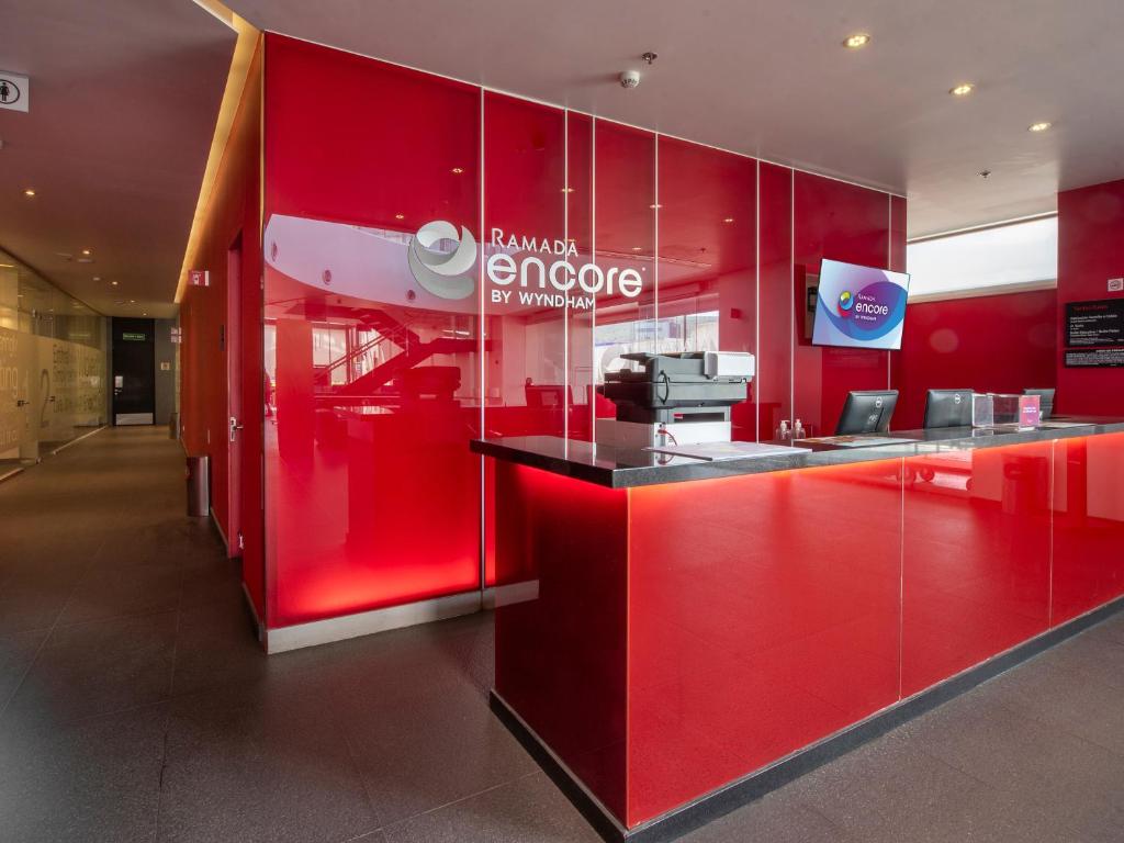 TV a/nebo společenská místnost v ubytování Ramada Encore by Wyndham Aguascalientes
