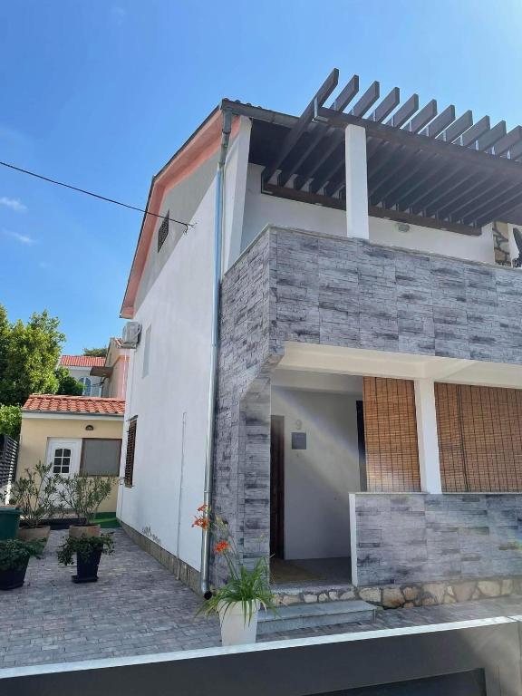 Apartments with parking space Vodice - 21873