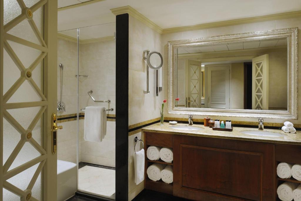 Koupelna v ubytování Cairo Marriott Hotel & Omar Khayyam Casino