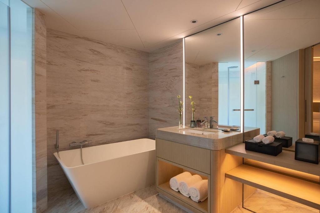 Koupelna v ubytování Renaissance Shenzhen Luohu Hotel