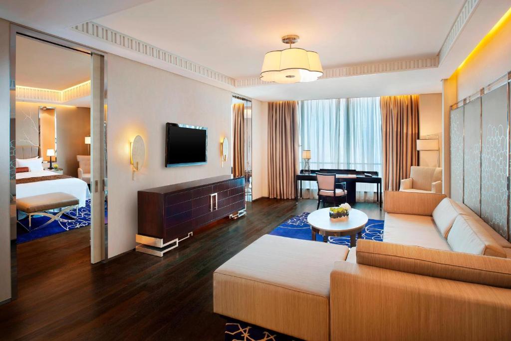 TV a/nebo společenská místnost v ubytování The St. Regis Tianjin