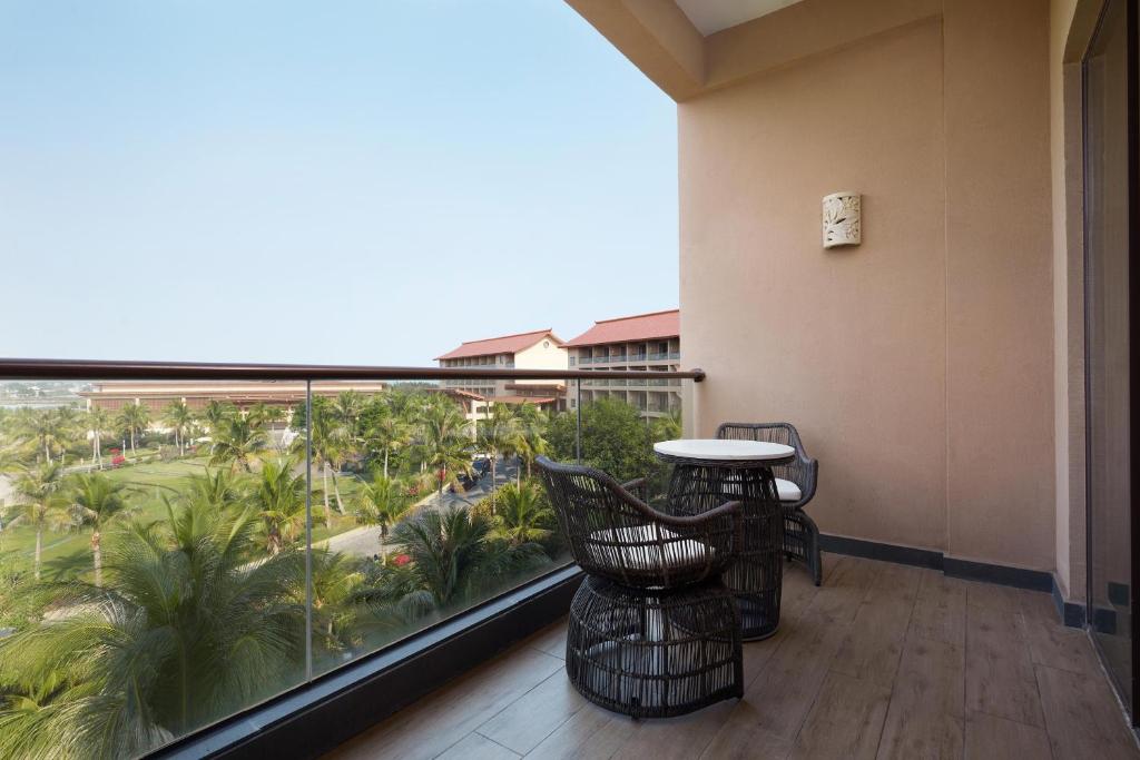 Sheraton Maoming Romantic Beach Resort - 高级花园景观客房，有2个双阳台