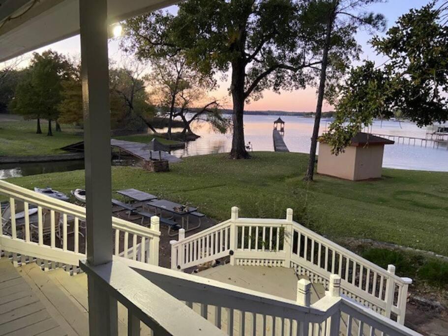 to Cottage Mariposa on Eagle Mountain Lake, Fort Worth (updated