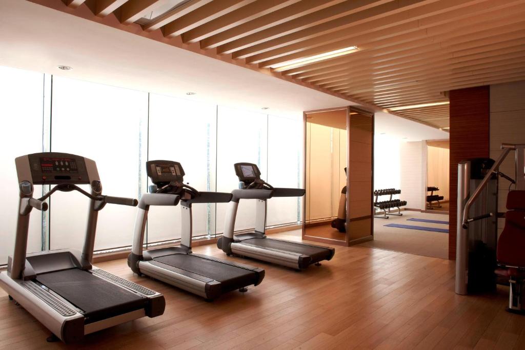 Fitness centrum a/nebo fitness zařízení v ubytování Courtyard by Marriott Shanghai Jiading