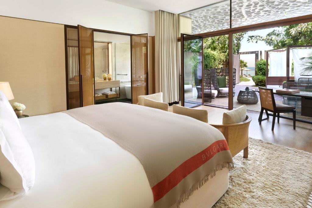 Postel nebo postele na pokoji v ubytování Bvlgari Resort Dubai