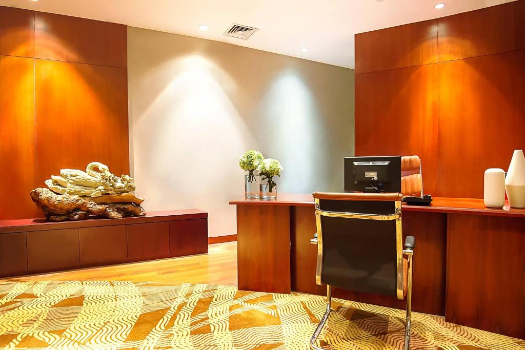 TV a/nebo společenská místnost v ubytování Courtyard by Marriott Shanghai Fengxian
