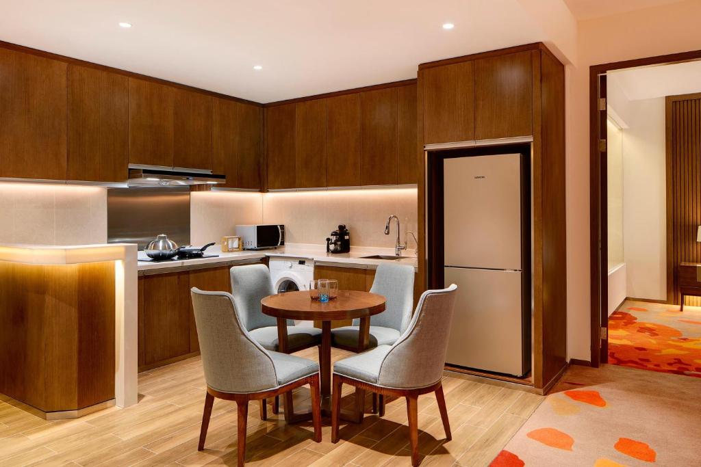 a kitchen with a table and chairs in a kitchen at Four Points by Sheraton Changchun Hi-Tech Zone in Changchun
