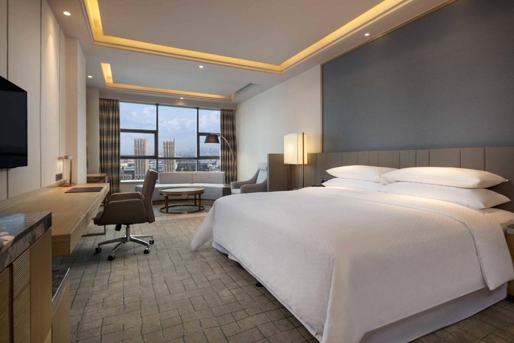 Postel nebo postele na pokoji v ubytování Four Points by Sheraton Hefei, Baohe