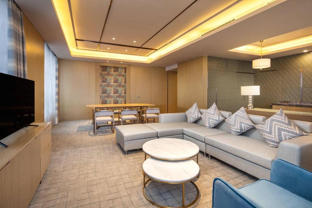 TV a/nebo společenská místnost v ubytování Four Points by Sheraton Hefei, Baohe