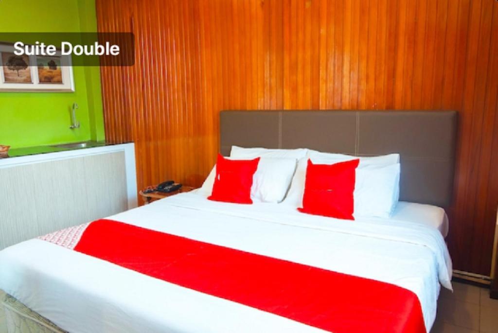 Postel nebo postele na pokoji v ubytování Hotel Kristal, Keningau