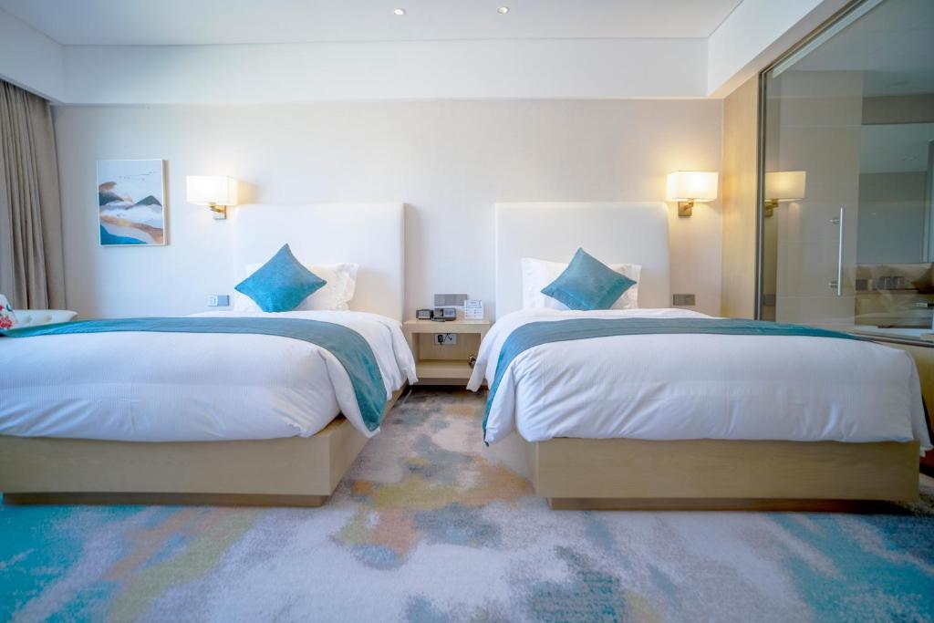 Postel nebo postele na pokoji v ubytování Hilton Lijiang