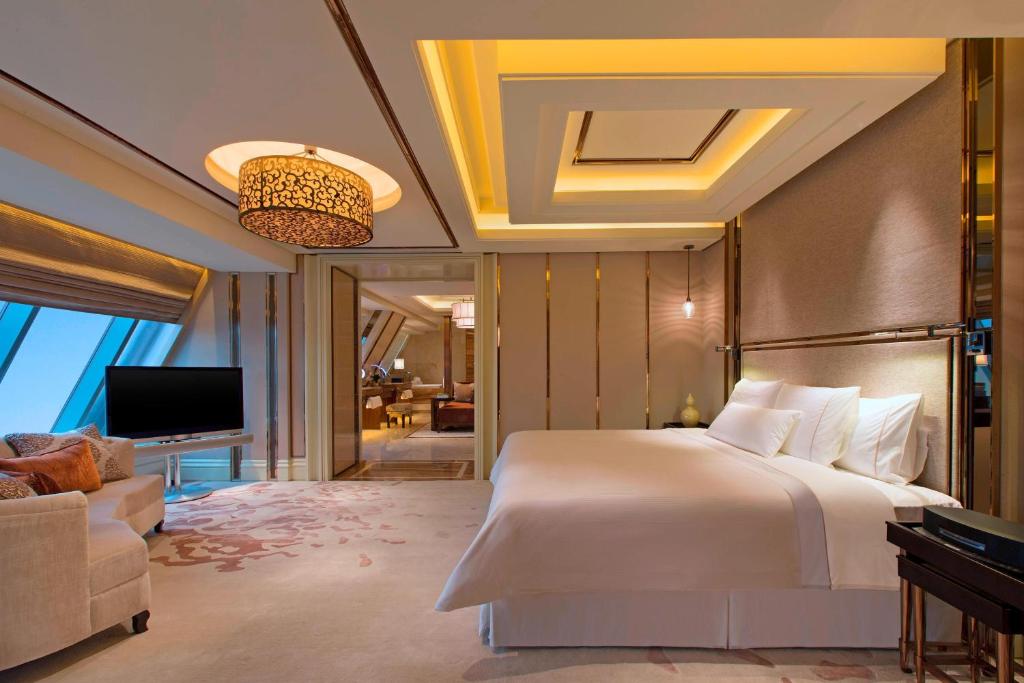 Postel nebo postele na pokoji v ubytování The Westin Xiamen