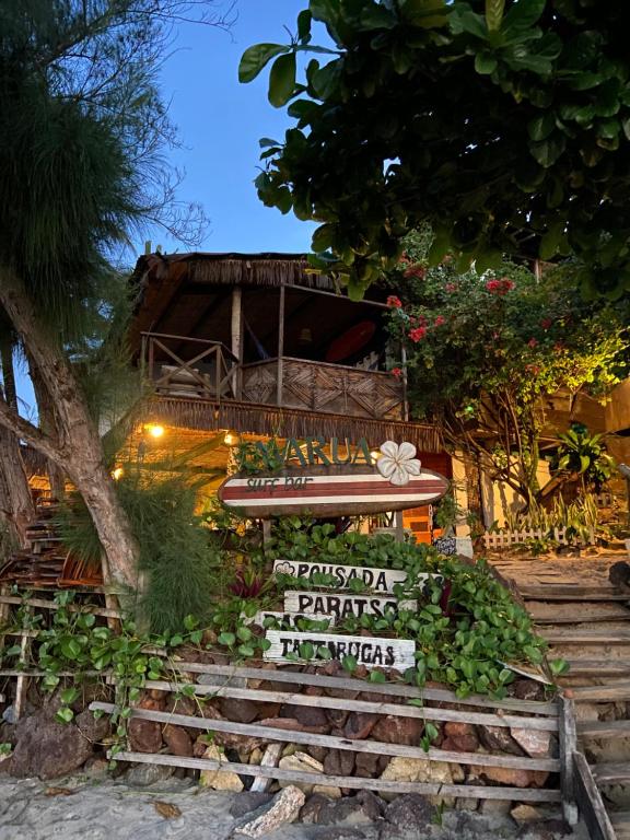 a resort with a sign in front of a building at Pousada Paraíso das Tartarugas in Pipa