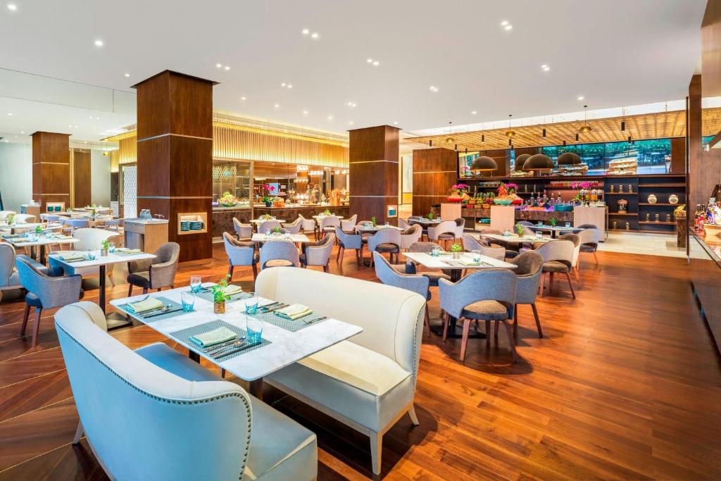 Meixi Lake Hotel, a Luxury Collection Hotel, Changshaにあるレストランまたは飲食店