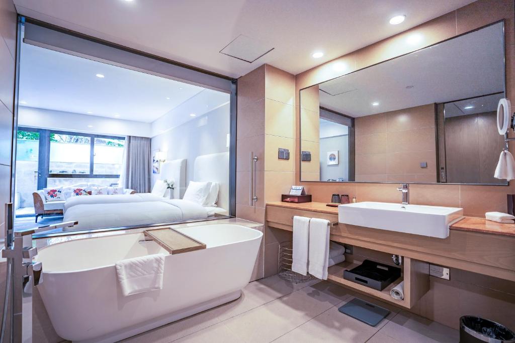 Koupelna v ubytování Hilton Lijiang