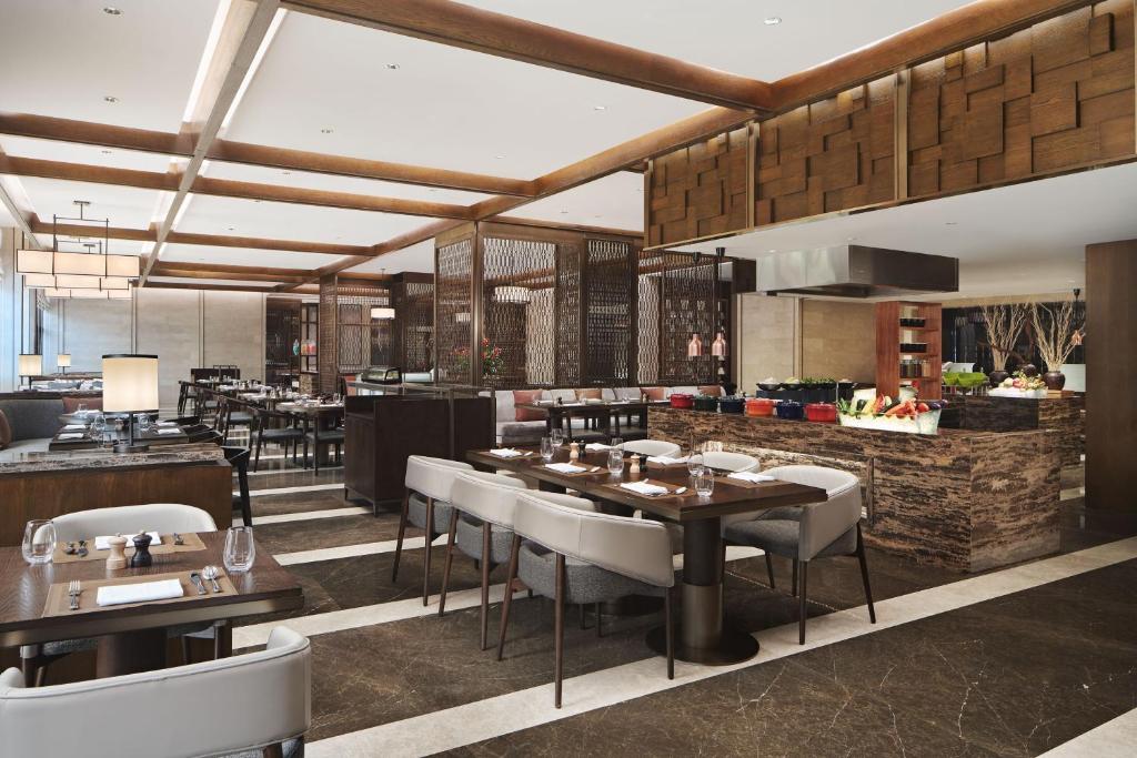 Restaurace v ubytování Sheraton Yunfu Xinxing Hotel