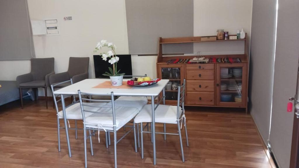 Kuchyň nebo kuchyňský kout v ubytování Extremely comfy apt with spacious private terrace 10min walk to the beach & in Town