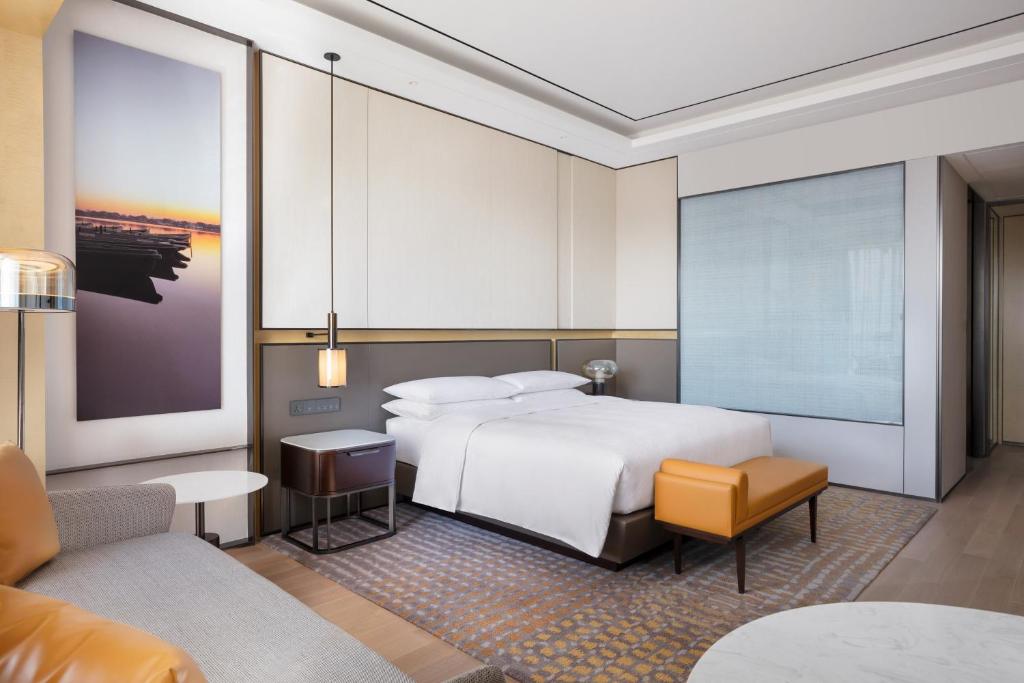 Postel nebo postele na pokoji v ubytování Sheraton Shanghai Fengxian