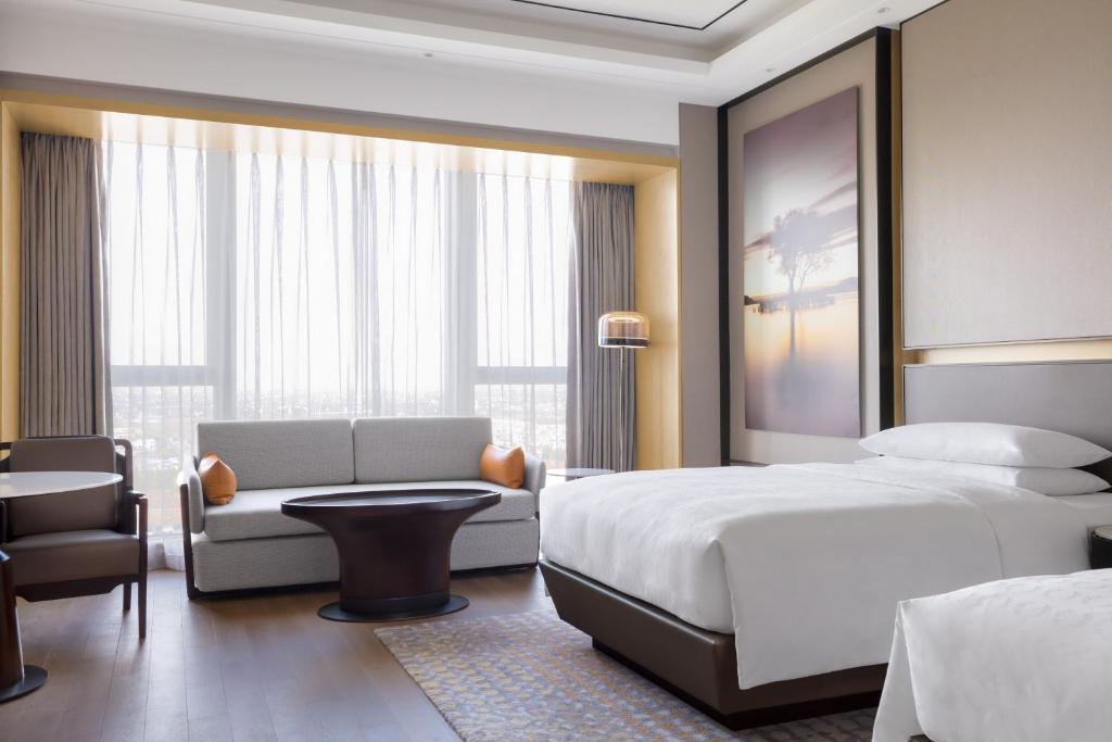 Postel nebo postele na pokoji v ubytování Sheraton Shanghai Fengxian