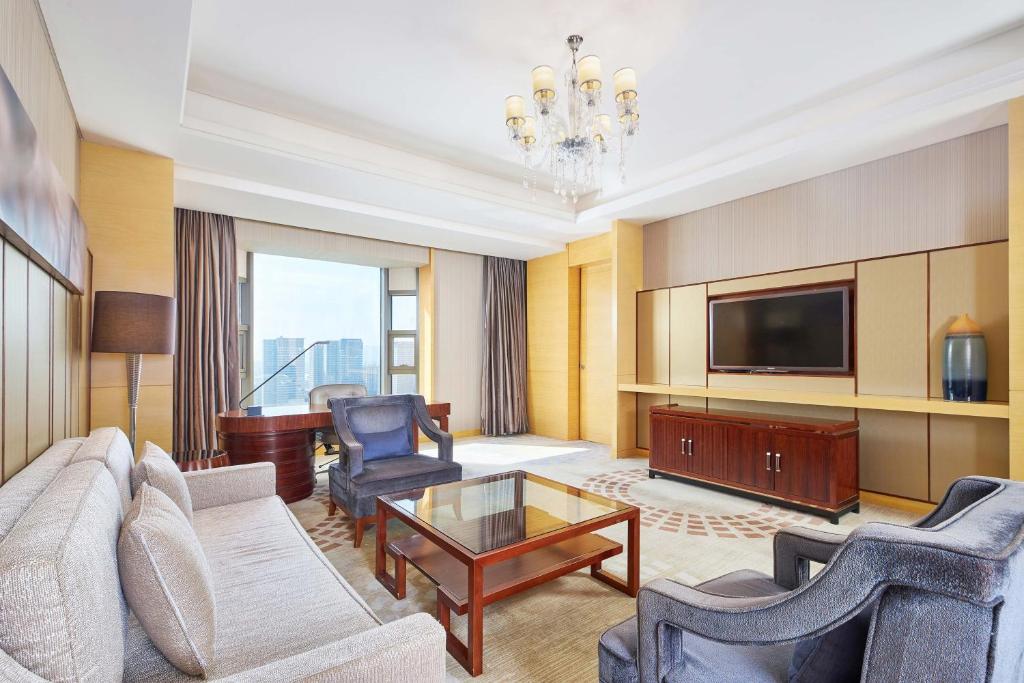 TV a/nebo společenská místnost v ubytování The Westin Fuzhou Minjiang