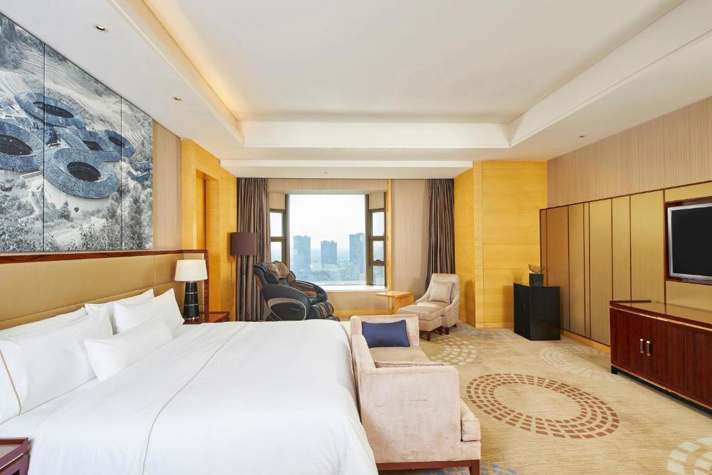 TV a/nebo společenská místnost v ubytování The Westin Fuzhou Minjiang