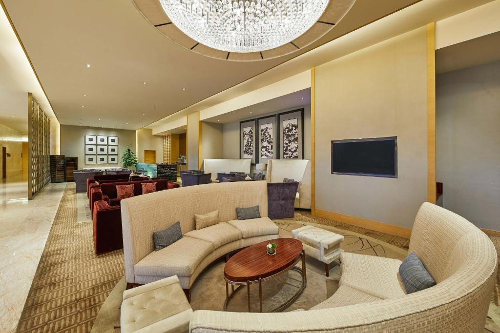 TV a/nebo společenská místnost v ubytování The Westin Fuzhou Minjiang