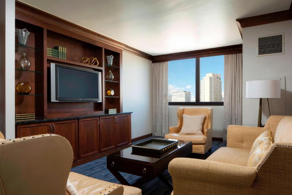 Sheraton Norfolk Waterside Hotel photo