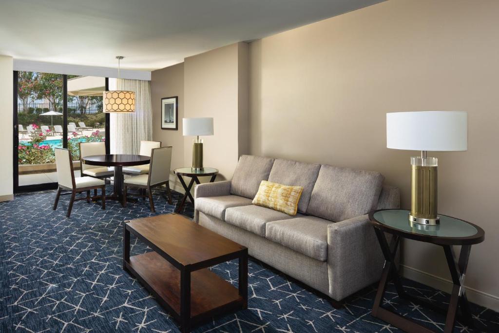 Sheraton Norfolk Waterside Hotel photo
