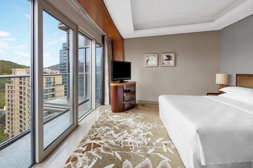 TV a/nebo společenská místnost v ubytování Sheraton Qiandao Lake Resort