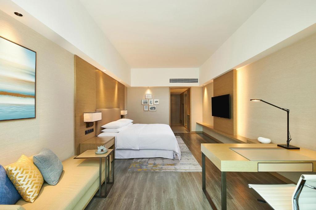 Postel nebo postele na pokoji v ubytování Four Points by Sheraton Jiaxing