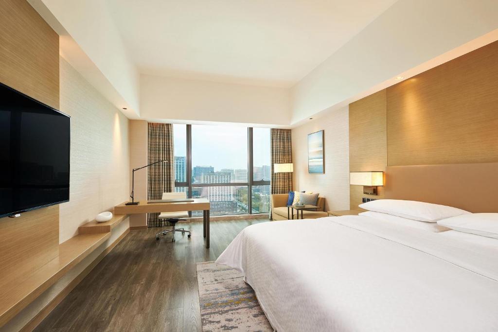 Postel nebo postele na pokoji v ubytování Four Points by Sheraton Jiaxing