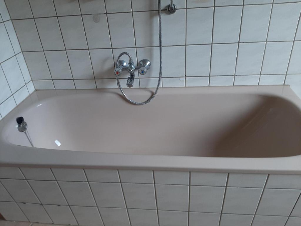 Bilik mandi di Ferienwohnung Bergblick