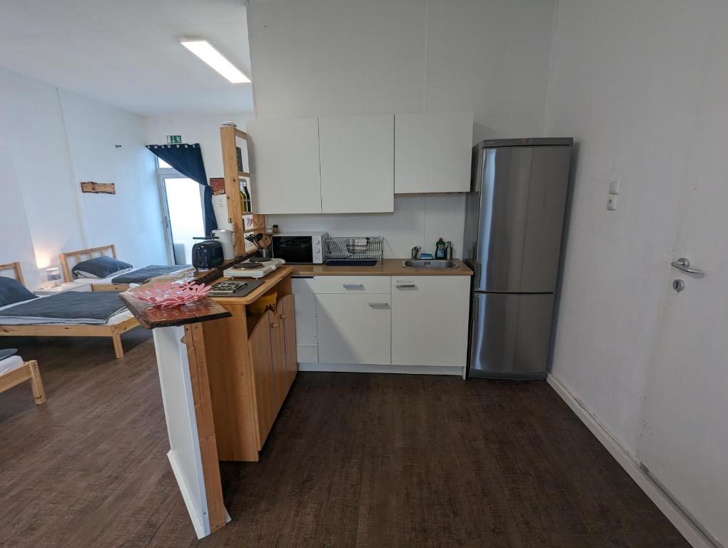 Kuchyň nebo kuchyňský kout v ubytování Spacious apartment in Asten perfect for long stays