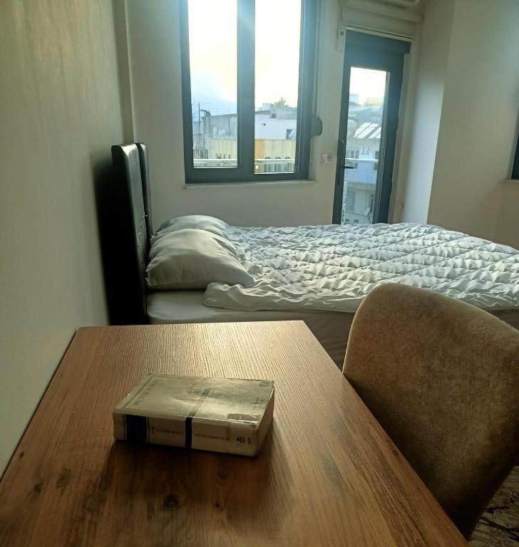 Postel nebo postele na pokoji v ubytování Old Town Grand Apart Hotel