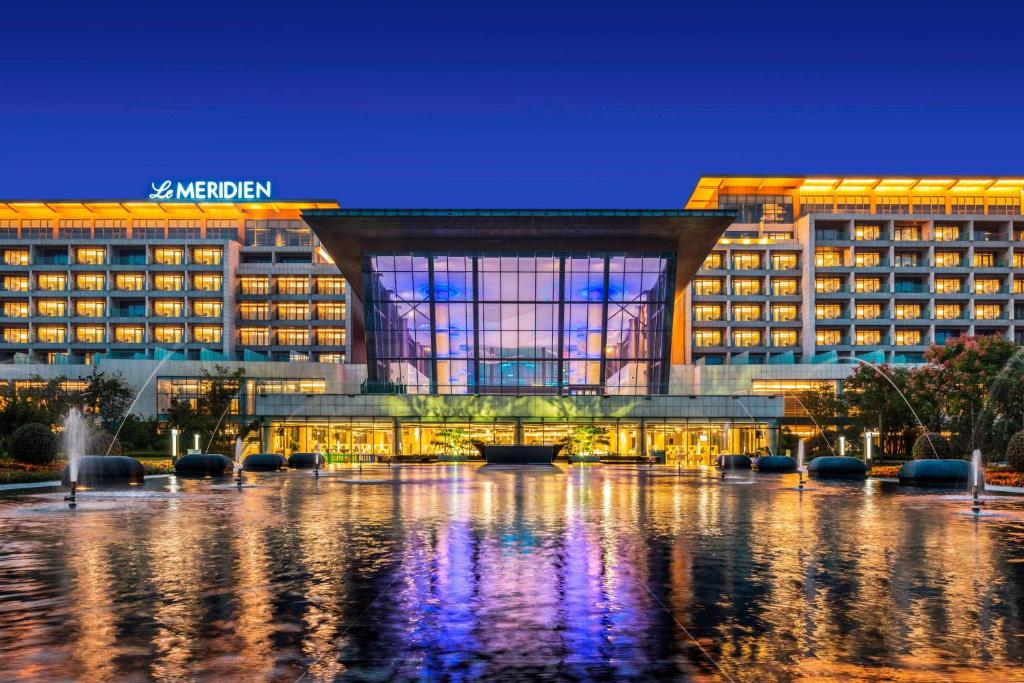 a view of the amazonazon building at night at Le Meridien Qingdao West Coast Resort in Huangdao