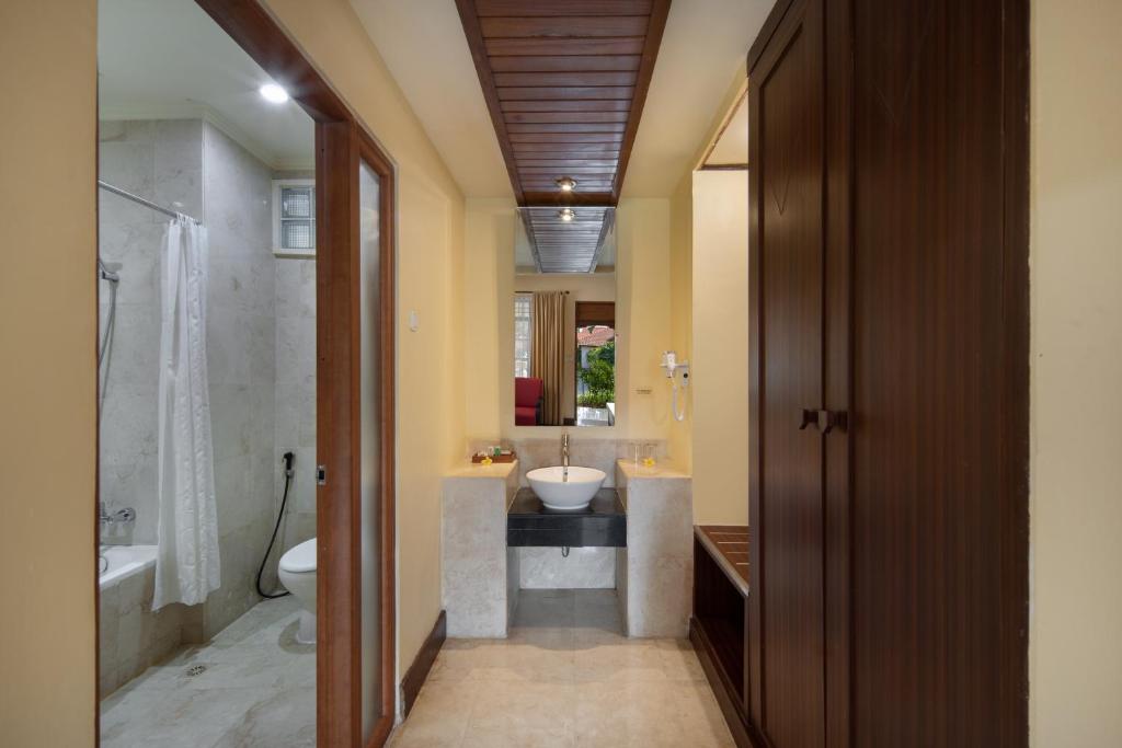 Kamar mandi di Grand Istana Rama Hotel