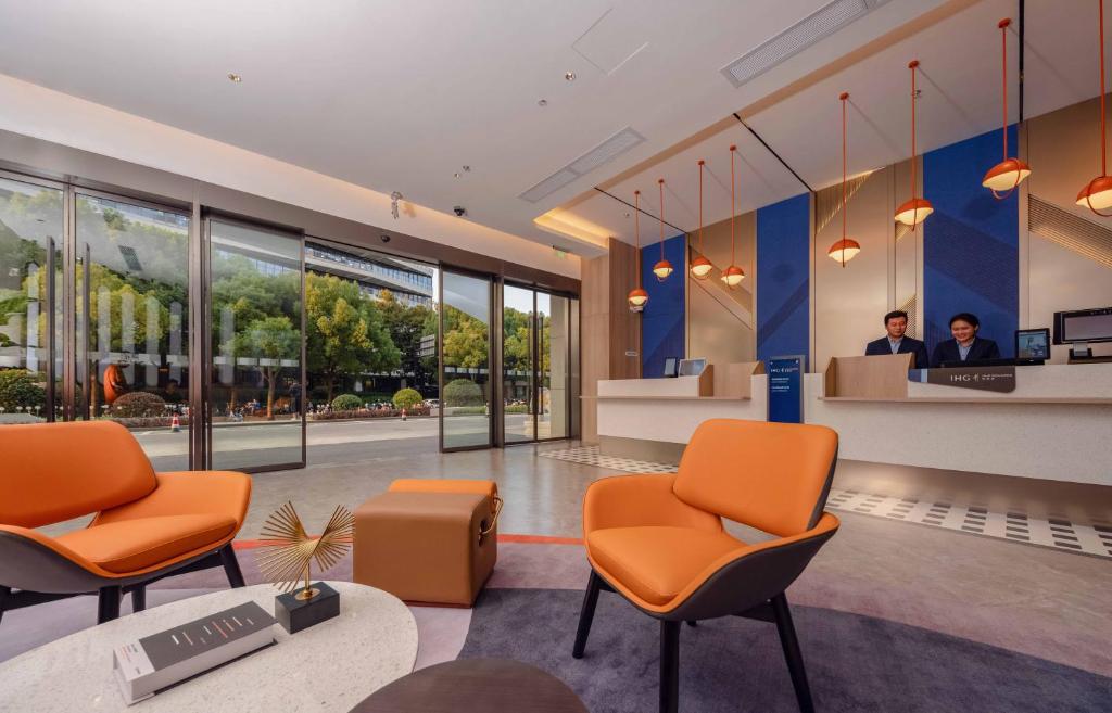 Posezení v ubytování Holiday Inn Express Shanghai Hongqiao Linkong by IHG
