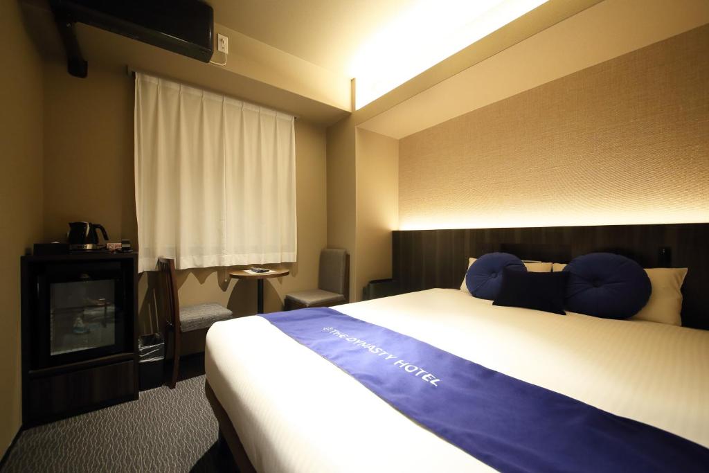 Postel nebo postele na pokoji v ubytování Dynasty Hotel & Resort Osaka