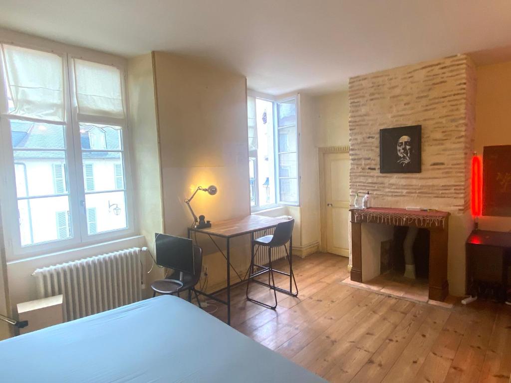 Photo de la galerie de l'établissement FLOYDHOM'S Pau Appartement entier 4 jours minimum 100m2 proche château, à Pau