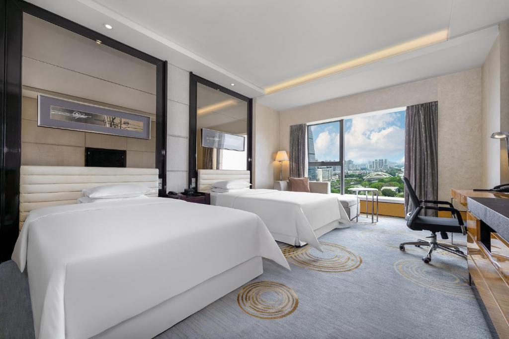 Postel nebo postele na pokoji v ubytování Sheraton Zhongshan Hotel